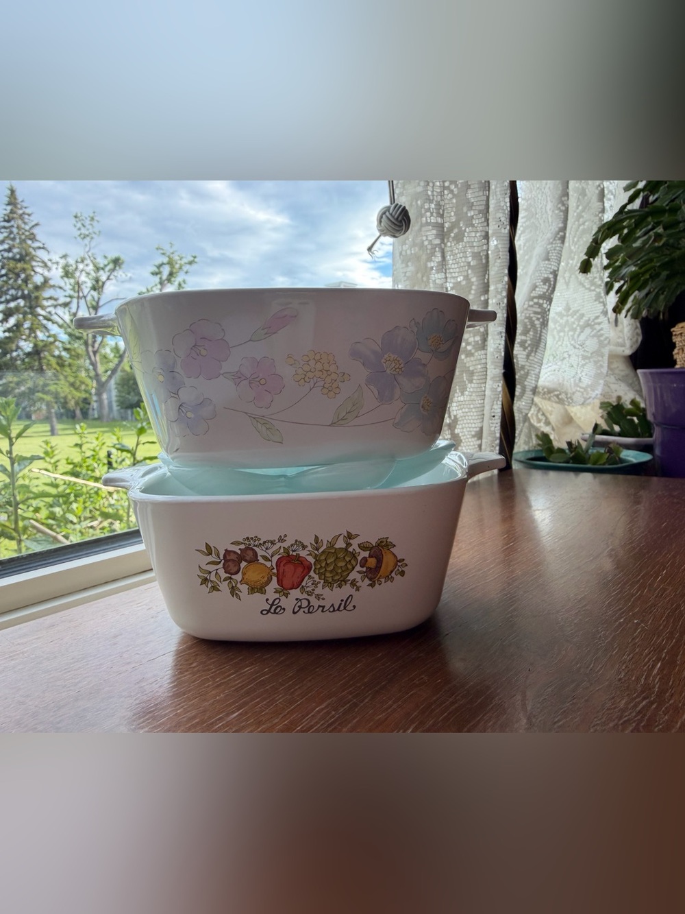 Pair of vintage Corningware small casseroles dish